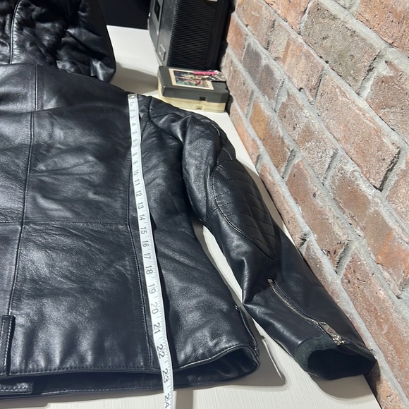 Fadcloset Leather Jacket with Fur Hoodie - Picture 13 of 16